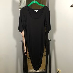 Black body contouring maternity dress